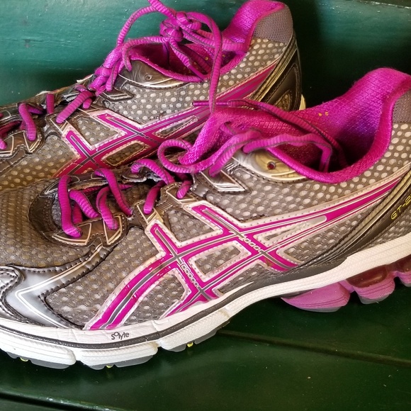 Asics shoes - Picture 1 of 5